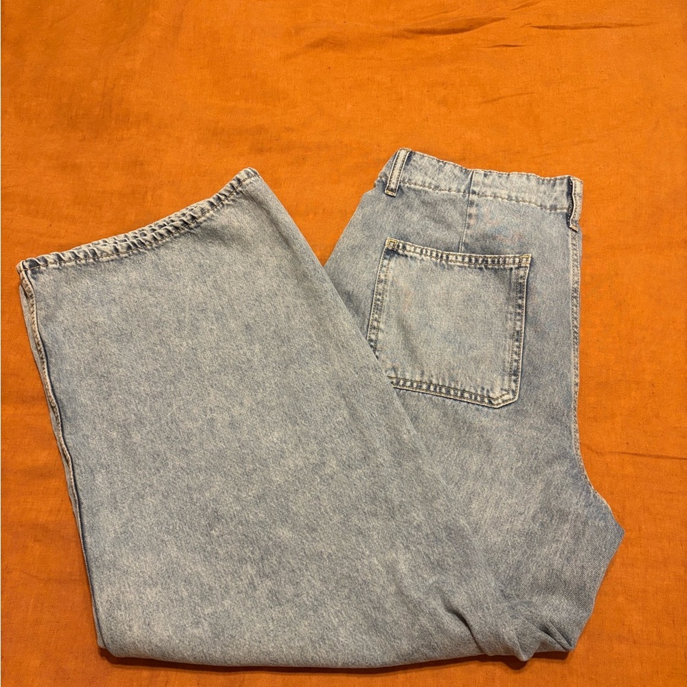 Old Navy Light Blue Wide-Leg Jeans - Picture 2 of 8